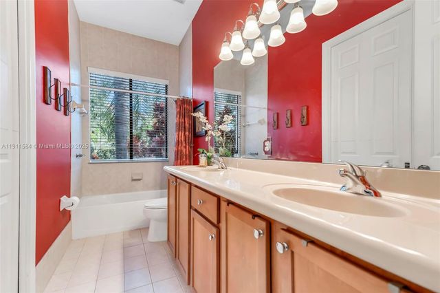 19528 SW 79th Pl, Cutler Bay, FL 33157