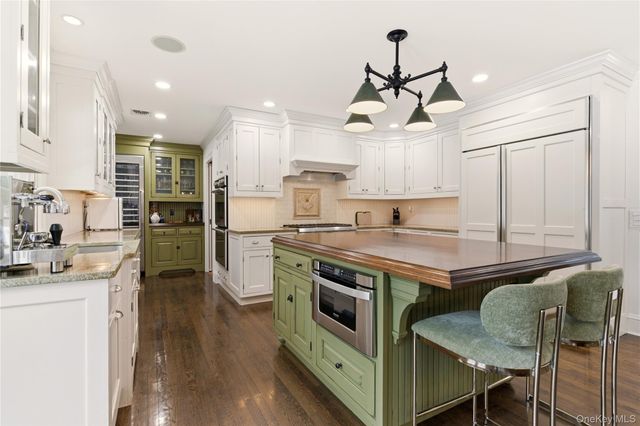 31 Carnegie Avenue, Huntington, NY 11743