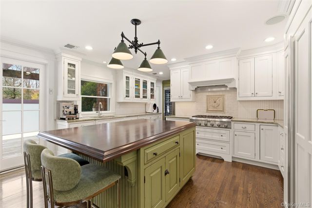 31 Carnegie Avenue, Huntington, NY 11743