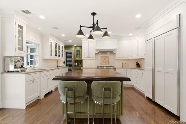 31 Carnegie Avenue, Huntington, NY 11743