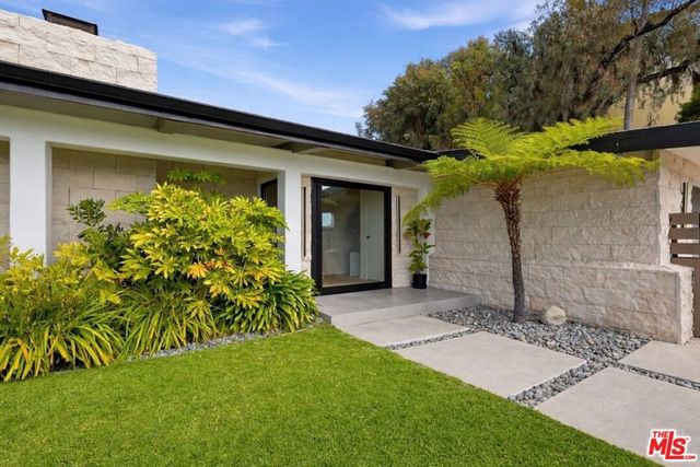 1341 Charmel Place, Pacific Palisades, CA 90272