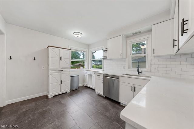 4223 Canterbury Road, North Olmsted, OH 44070