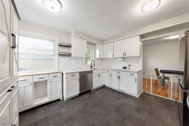 4223 Canterbury Road, North Olmsted, OH 44070
