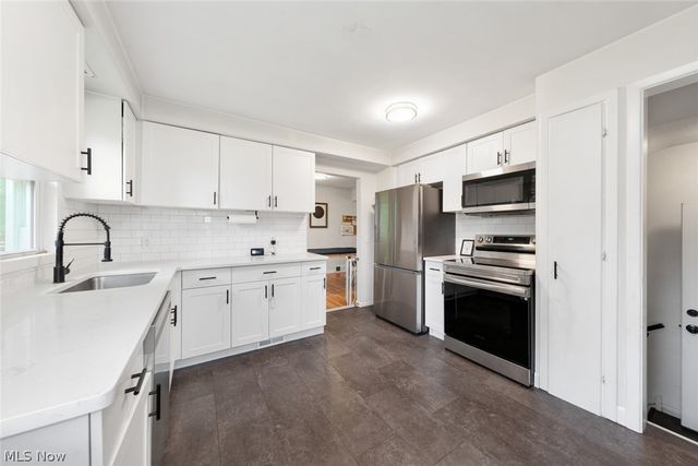 4223 Canterbury Road, North Olmsted, OH 44070