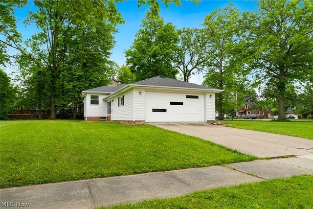4223 Canterbury Road, North Olmsted, OH 44070