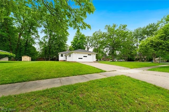 4223 Canterbury Road, North Olmsted, OH 44070