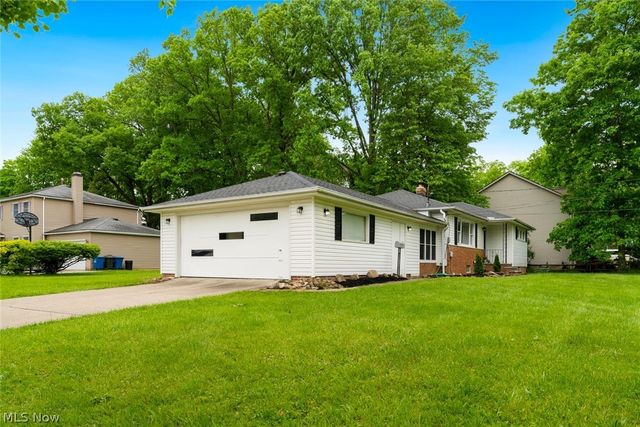 4223 Canterbury Road, North Olmsted, OH 44070