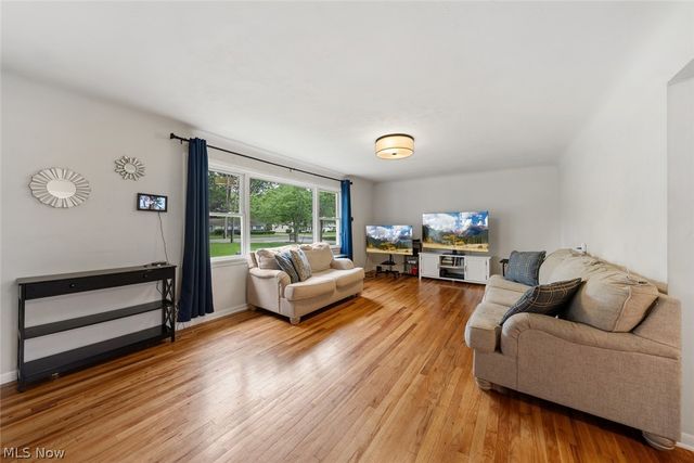 4223 Canterbury Road, North Olmsted, OH 44070