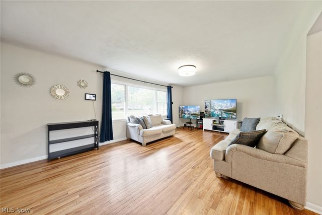 4223 Canterbury Road, North Olmsted, OH 44070