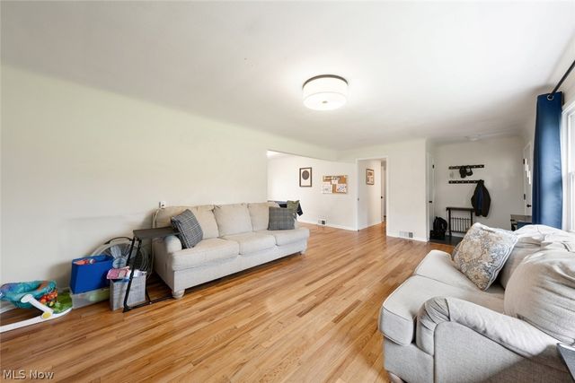 4223 Canterbury Road, North Olmsted, OH 44070