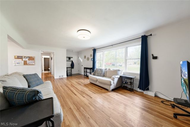 4223 Canterbury Road, North Olmsted, OH 44070