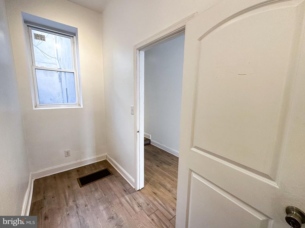 526 W GIRARD AVE #FIRST FLOOR, PHILADELPHIA, PA 19123 — photo 3