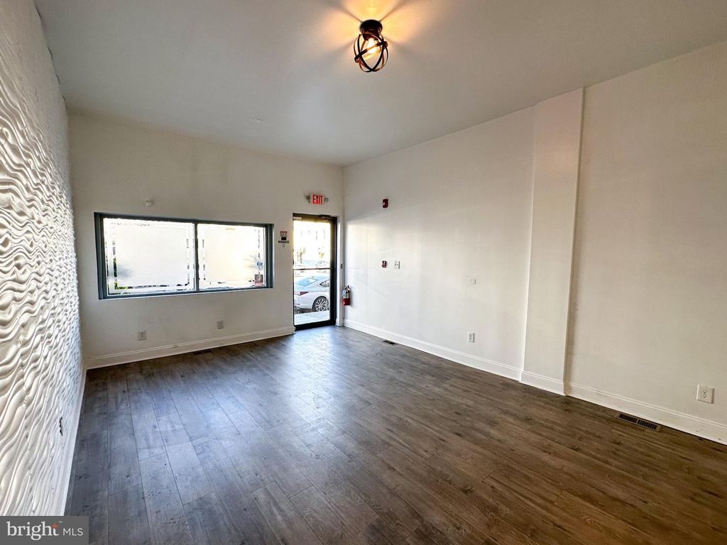 526 W GIRARD AVE #FIRST FLOOR, PHILADELPHIA, PA 19123 — photo 4