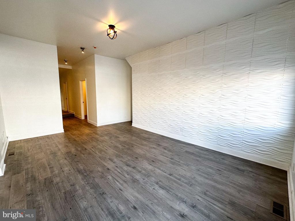 526 W GIRARD AVE #FIRST FLOOR, PHILADELPHIA, PA 19123 — photo 5