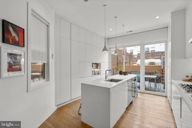 2727 ONTARIO RD NW, Washington, DC 20009