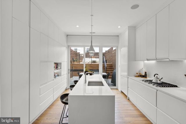 2727 ONTARIO RD NW, Washington, DC 20009