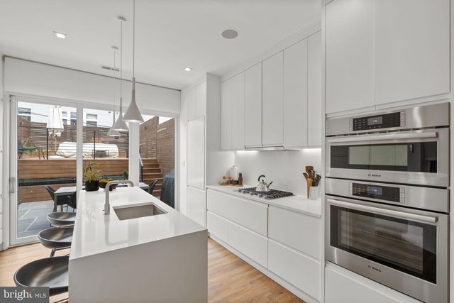 2727 ONTARIO RD NW, Washington, DC 20009