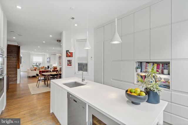 2727 ONTARIO RD NW, Washington, DC 20009