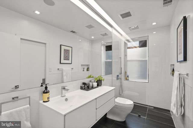 2727 ONTARIO RD NW, Washington, DC 20009