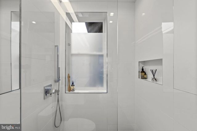 2727 ONTARIO RD NW, Washington, DC 20009