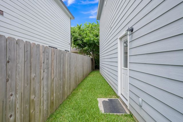 16684 E Ivanhoe, Montgomery, TX 77316