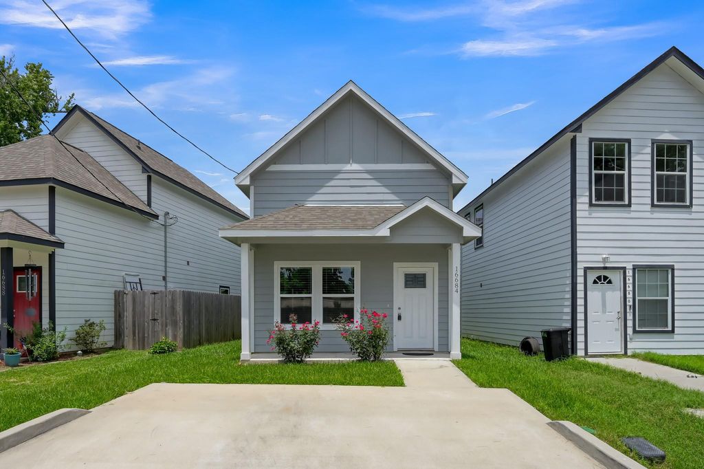 16684 E Ivanhoe, Montgomery, TX 77316
