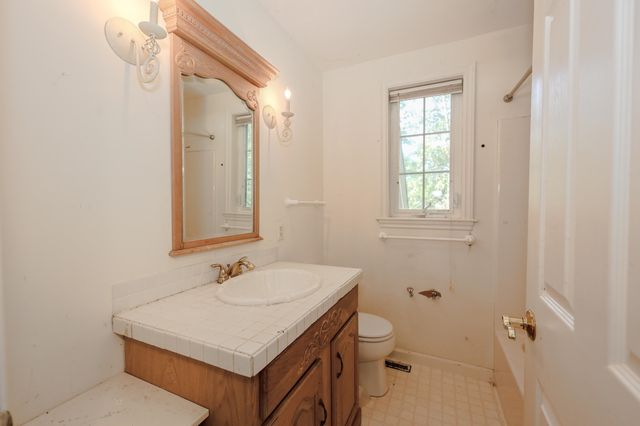 17 Glencliff Way, Nashua, NH 03063