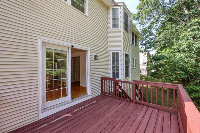 17 Glencliff Way, Nashua, NH 03063