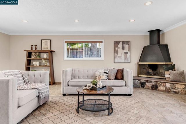 30 Mt. Emory Ct., Clayton, CA 94517