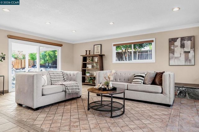 30 Mt. Emory Ct., Clayton, CA 94517