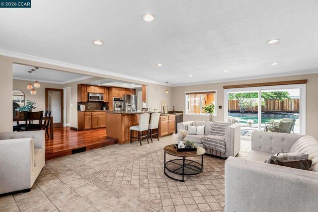 30 Mt. Emory Ct., Clayton, CA 94517