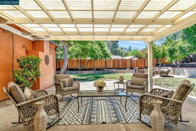 30 Mt. Emory Ct., Clayton, CA 94517