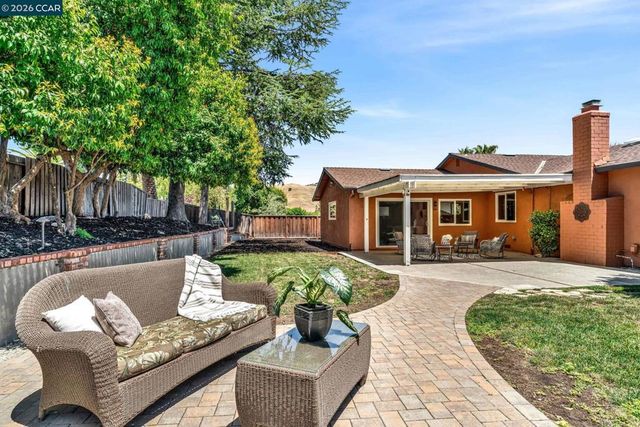 30 Mt. Emory Ct., Clayton, CA 94517