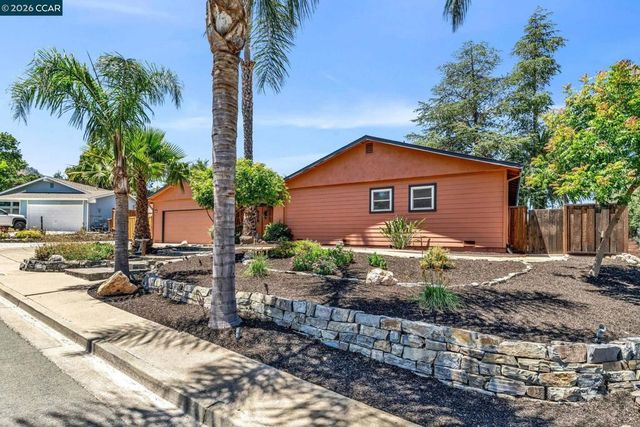30 Mt. Emory Ct., Clayton, CA 94517