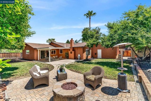30 Mt. Emory Ct., Clayton, CA 94517