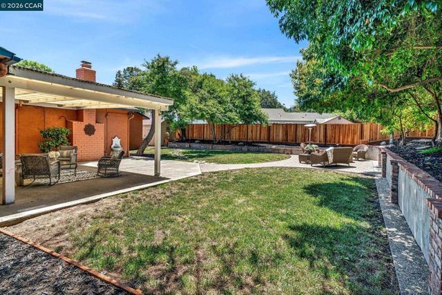 30 Mt. Emory Ct., Clayton, CA 94517