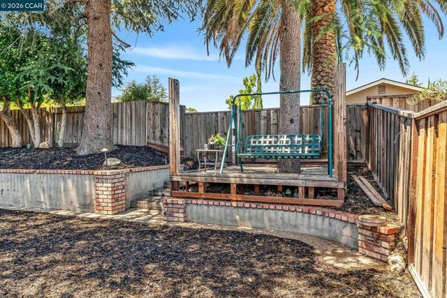 30 Mt. Emory Ct., Clayton, CA 94517