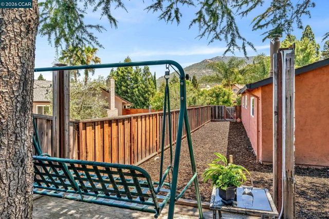 30 Mt. Emory Ct., Clayton, CA 94517