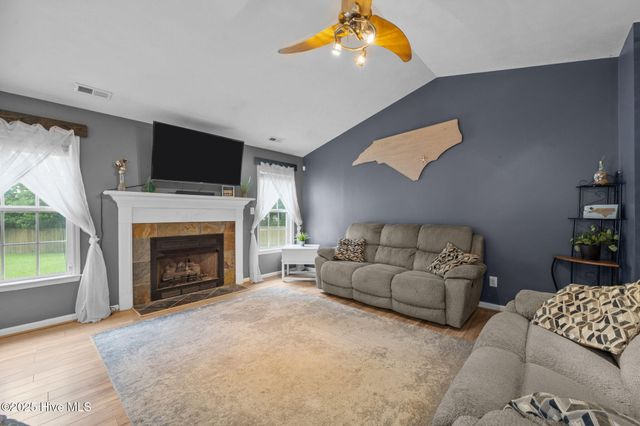 304 Nina Court, Jacksonville, NC 28540