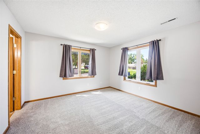 401 SE Lowell Drive 4, Ankeny, IA 50021