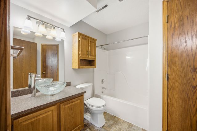 401 SE Lowell Drive 4, Ankeny, IA 50021
