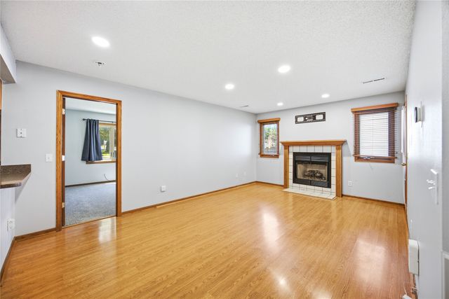 401 SE Lowell Drive 4, Ankeny, IA 50021