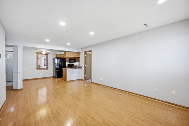 401 SE Lowell Drive 4, Ankeny, IA 50021