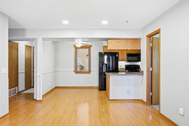 401 SE Lowell Drive 4, Ankeny, IA 50021