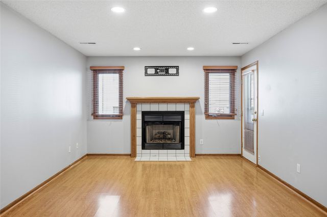 401 SE Lowell Drive 4, Ankeny, IA 50021