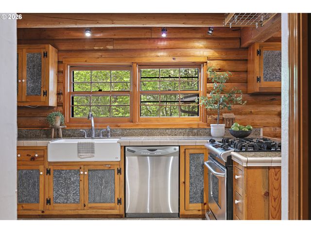 4059 Ne JACKSON St, Hillsboro, OR 97124