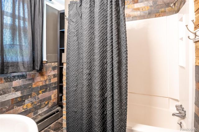 2218 Wixom Road, Commerce Charter Township, MI 48382