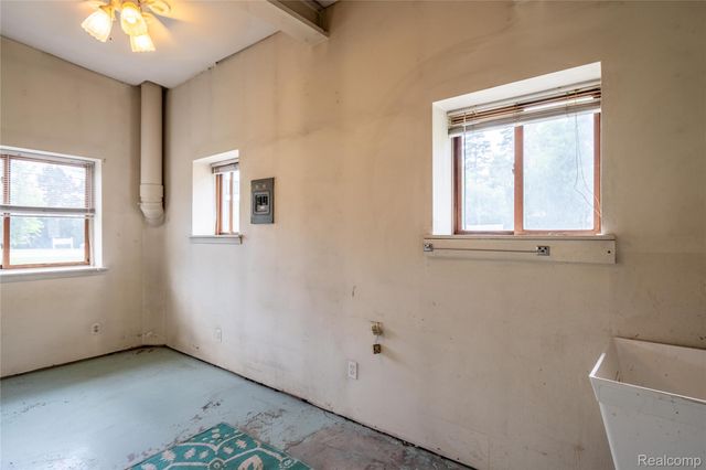 2218 Wixom Road, Commerce Charter Township, MI 48382