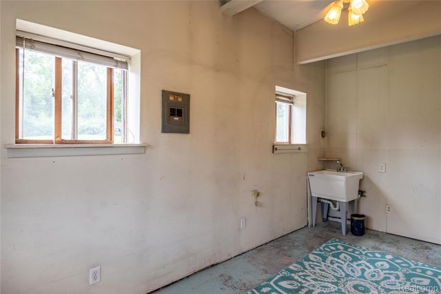 2218 Wixom Road, Commerce Charter Township, MI 48382