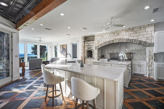 175 Bay Hill Drive, Possum Kingdom Lake, TX 76449